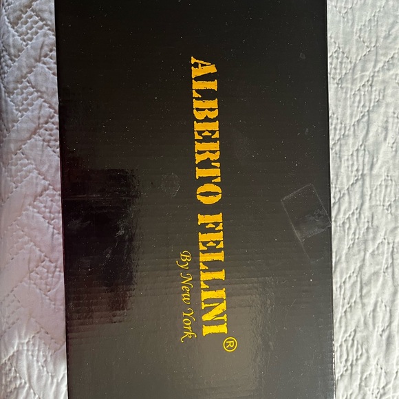 Black and Gold Oxford Shoes with Glossy Finish - Picture 12 of 12